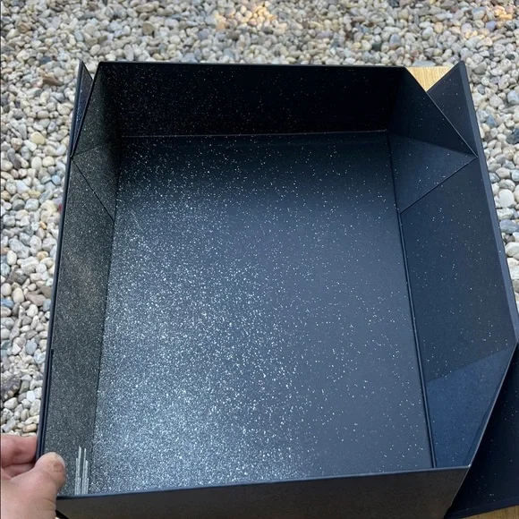 Lululemon Special Edition Magnetic Box NEW - Picture 5 of 5